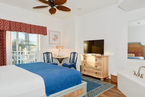 Perfect Wave Superior King | Pillowtop beds, blackout drapes, iron/ironing board, free WiFi