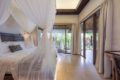 Premium bedding, Tempur-Pedic beds, minibar, in-room safe