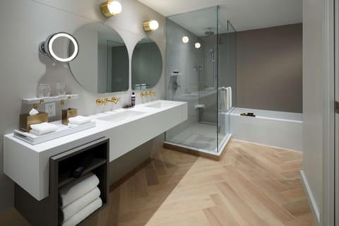 Andaz, Suite | In-room safe, desk, blackout drapes, soundproofing