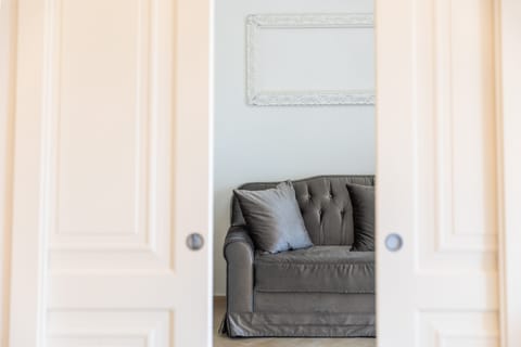 Junior Suite, Annex Villa | Hypo-allergenic bedding, minibar, in-room safe, desk