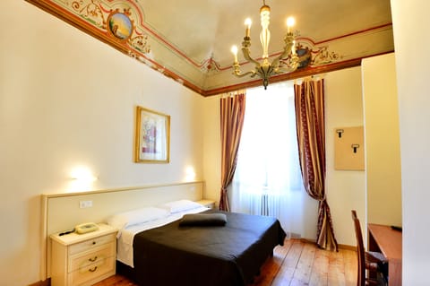 Premium bedding, minibar, desk, iron/ironing board