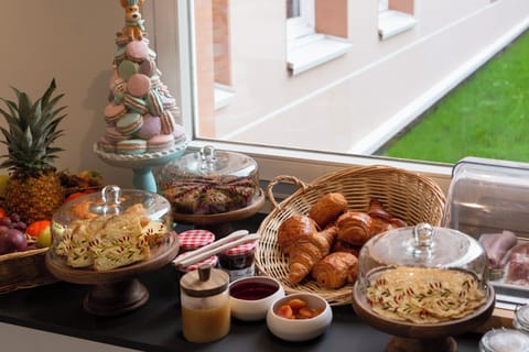 Daily buffet breakfast for a fee