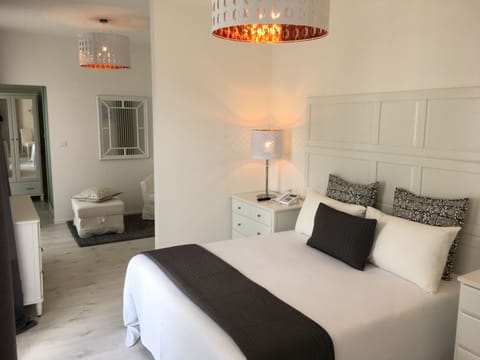 Premium Double Room | In-room safe, desk, bed sheets