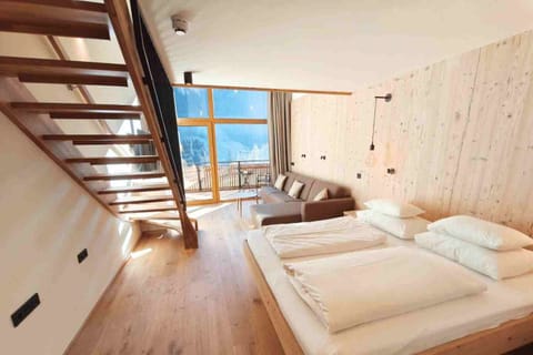 Family Room | Premium bedding, minibar, in-room safe, desk