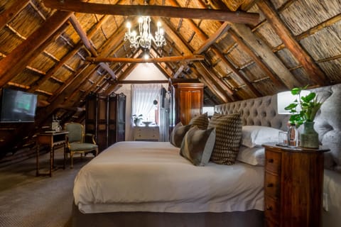 Deluxe Room | Premium bedding, minibar, in-room safe, individually decorated