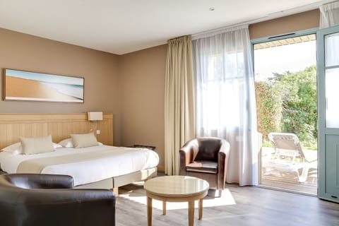 Premium bedding, in-room safe, desk, soundproofing