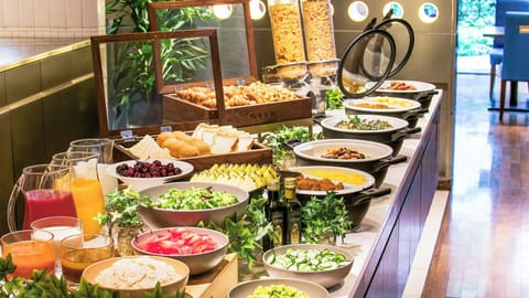Daily buffet breakfast for a fee