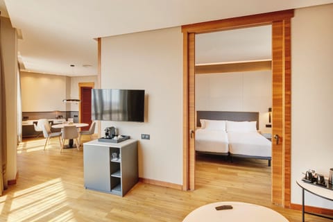 Junior Suite | Premium bedding, down comforters, minibar, in-room safe