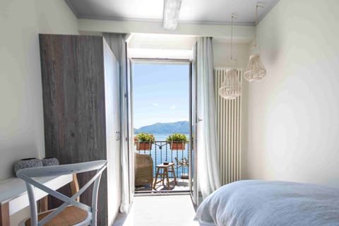 Single Room, Lake View, Lakeside | In-room safe, individually decorated, individually furnished, desk