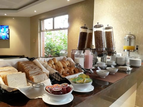 Daily English breakfast for a fee