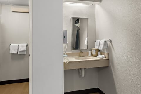 Superior Room, 1 King Bed, Accessible (Roll-In Shower, Smoke Free) | Bathroom | Combined shower/tub, free toiletries, towels, soap