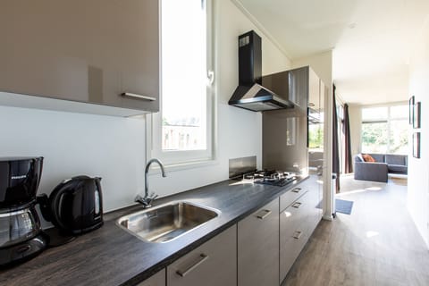 Stovetop, dishwasher, coffee/tea maker, electric kettle