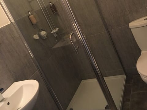 Standard Double Room, Ensuite | Bathroom