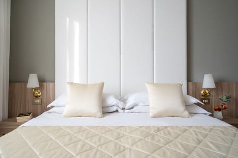 Down comforters, minibar, in-room safe, desk