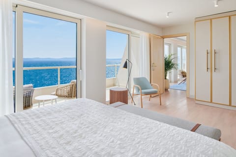 Suite, 1 Bedroom (Terrace) | In-room safe, iron/ironing board, free WiFi, bed sheets