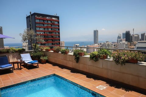Seasonal outdoor pool, pool umbrellas, sun loungers