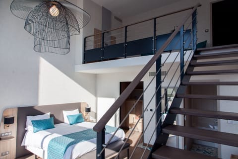 Luxury Studio | Premium bedding, memory foam beds, in-room safe, desk