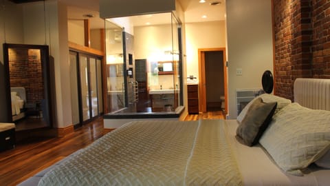 Executive Condo (The Johnson Condominium) | Premium bedding, blackout drapes, iron/ironing board, free WiFi