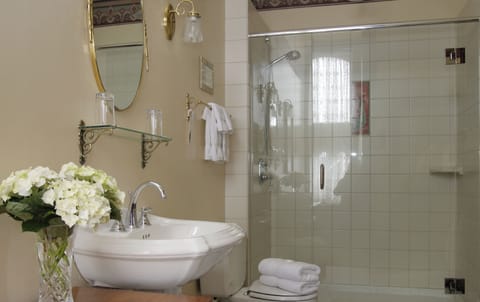 Rainfall showerhead, free toiletries, hair dryer, towels