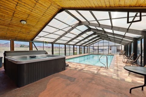 Indoor spa tub