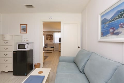 Windjammer Suite (Cottage Building) | Egyptian cotton sheets, premium bedding, pillowtop beds