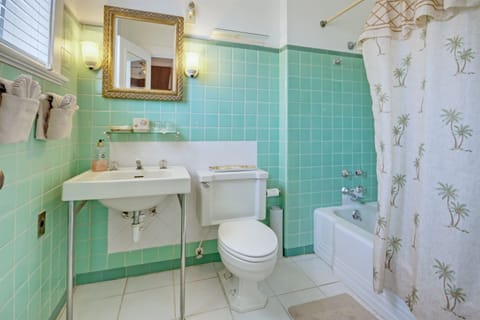 Royal Palm Room (Beach House 2nd Floor) | Bathroom | Designer toiletries, hair dryer, bathrobes, towels