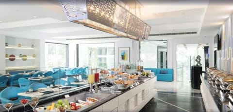 Daily buffet breakfast for a fee