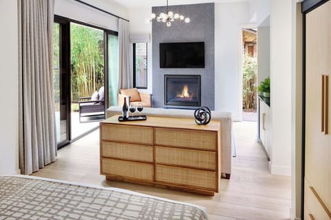 Woodside Suite | Premium bedding, pillowtop beds, in-room safe, blackout drapes