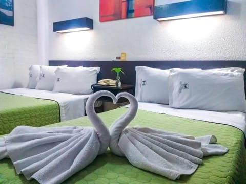 Habitacion Cuadruple  | Desk, free WiFi, bed sheets