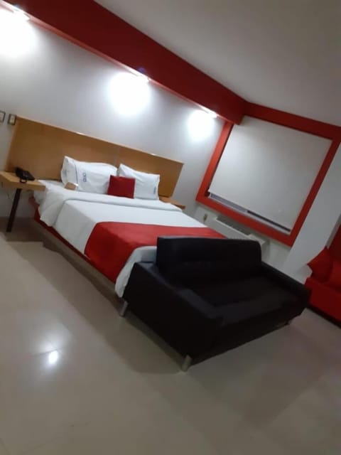 Desk, rollaway beds, free WiFi