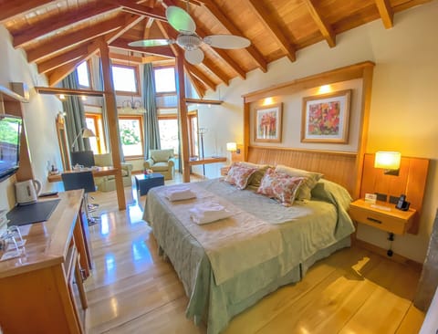 Studio Suite | In-room safe, desk, blackout drapes, soundproofing