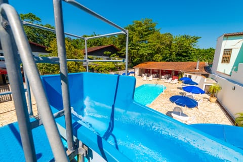 2 outdoor pools