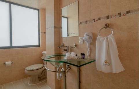 Superior Room | Bathroom | Shower, free toiletries, hair dryer, towels