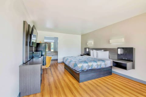 Minibar, free WiFi, bed sheets