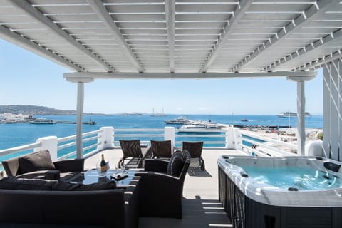 Deluxe Suite, 1 Bedroom, Sea View (Outdoor Hot Tub) | Premium bedding, in-room safe, individually decorated