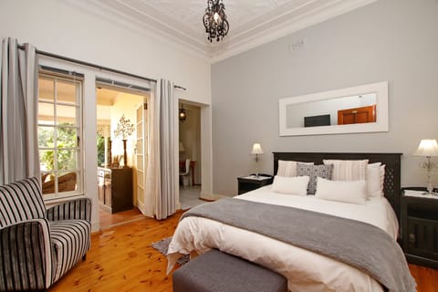 Economy Double Room | Egyptian cotton sheets, premium bedding, in-room safe, desk
