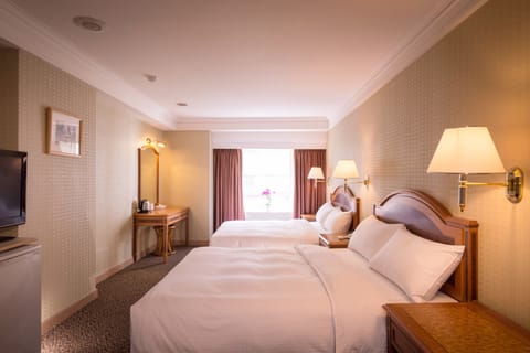Standard Quadruple Room | Desk, blackout drapes, free WiFi, bed sheets