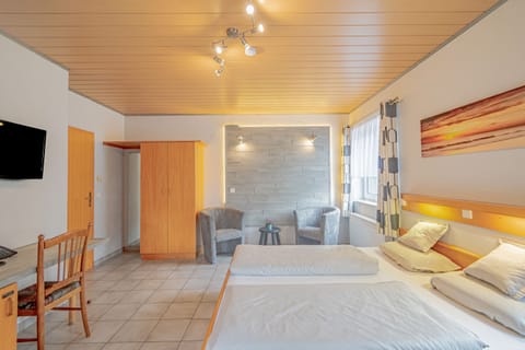 Double Room | Minibar, desk, cribs/infant beds, free WiFi