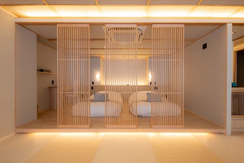 Suite Room, Non Smoking | Iron/ironing board (on request), bed sheets
