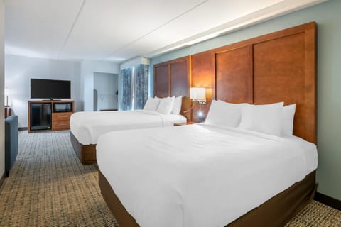 In-room safe, desk, laptop workspace, blackout drapes