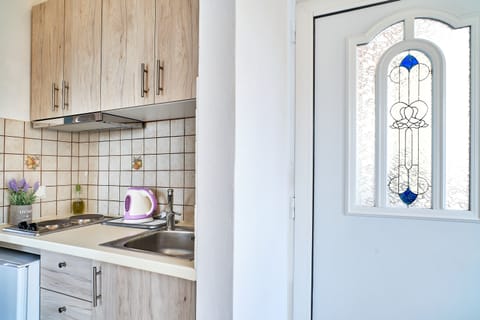 Fridge, stovetop, electric kettle, toaster