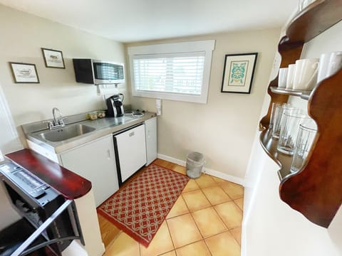 Blair Suite | Private kitchen | Fridge, microwave, coffee/tea maker, electric kettle