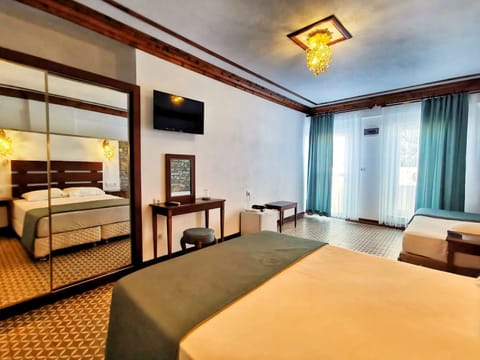 Premium bedding, minibar, free WiFi, bed sheets