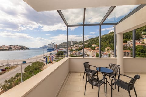 Superior Double or Twin Room | In-room safe, WiFi (free), bed sheets