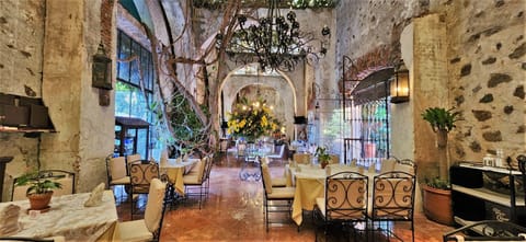 Breakfast, lunch, dinner served; international cuisine, garden views 