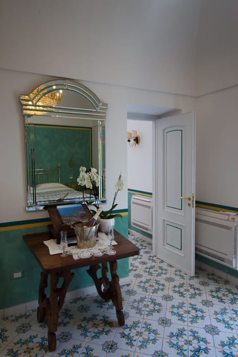 Exclusive Suite, Non Smoking, Sea View | Minibar, desk, soundproofing, cribs/infant beds