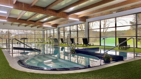 Double Room (with SPA) | Living area | 30-inch flat-screen TV with digital channels, TV