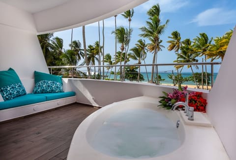 Apartment with Sea View - B2 | Premium bedding, in-room safe, blackout drapes, soundproofing