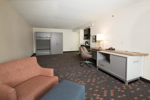 Suite, 2 Bedrooms | Pillowtop beds, desk, laptop workspace, iron/ironing board
