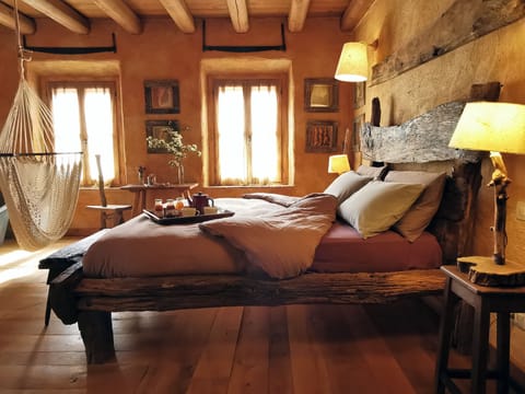 Grand Suite | Premium bedding, down comforters, memory foam beds